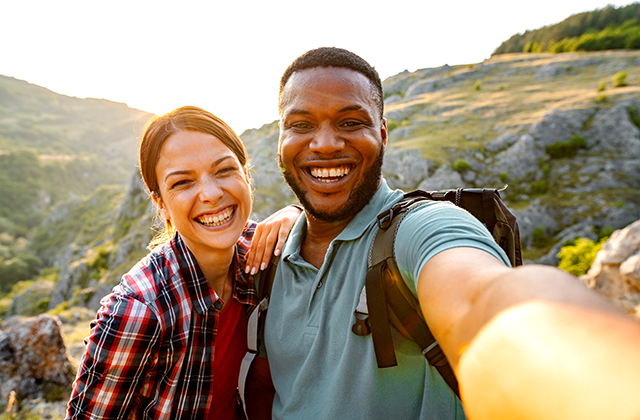 couple taking a selfie on a beautiful hike